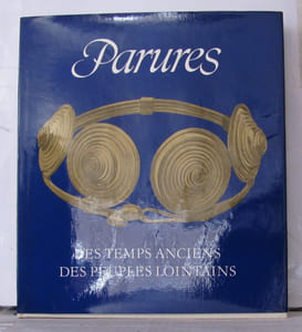 Parures des temps anciens des peuples lointains