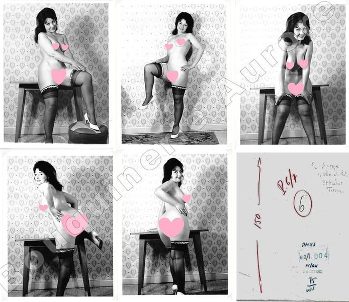 Strip tease d'une brune espi&egrave;gle.5 Photographies originales en tirage argentique.. Fonds de la c&eacute;l&egrave;bre revue de Charme "Paris-Hollywood" - D. GOOGE ...