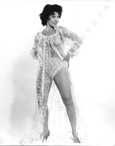Jolie brune debout en sous-v&ecirc;tements &agrave; dentelle.Photographie originale en tirage argentique.. Fonds de la c&eacute;l&egrave;bre revue de Charme "Paris-Hollywood" - ...