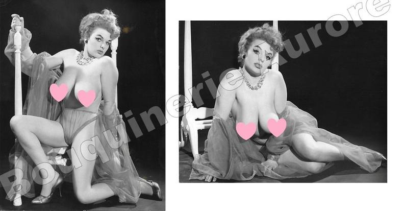 Brune aux généreux seins nus, style vamp.2 Photographies originales en tirage argentique.. Fonds de la célèbre revue de Charme "Paris-Hollywood" - ...