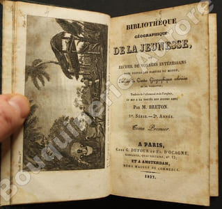 Bibliothèque géographique de la jeunesse, ou Recueil de voyages intéressans dans toutes les parties du monde, enrichis de cartes géographiques coloriées et de vignettes ; traduits de l'allemand et de l'anglais, et mis à la portée des jeunes gens par M. Breton.Première série - 2ème année - Tomes Premier à Douzième : Année complète.