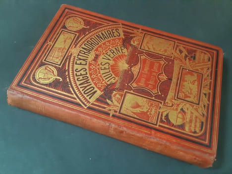 Les voyages extraordinaires. Robur-le-Conquérant - Un billet de loterie, n° 9672, suivi de Frritt - Flacc [2 ouvrages en 1 volume]. VERNE, Jules