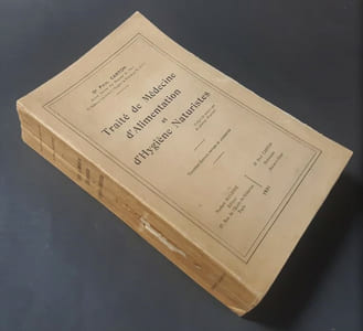 Traité de médecine d'alimentation et l'hygiène naturistes. / Docteur Paul Carton. 3e édition, revisée et augmentée