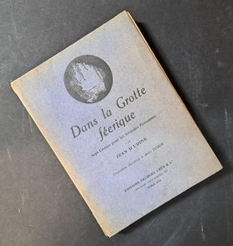 Dans la grotte féérique, sept contes pour les grandes personnes. Illustrations décoratives de André Dom. UDINE, Jean d’ (pseudonyme d'Albert Cozanet)