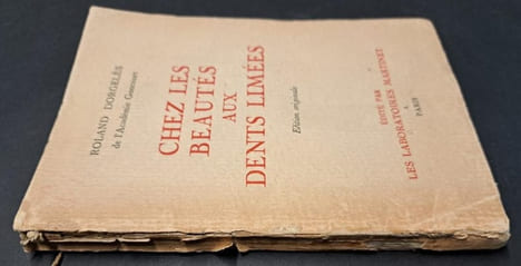 Chez les beautés aux dents limées. édition originale. [Vietnam] DORGELèS, Roland