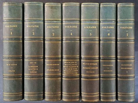 Oeuvres complètes de Voltaire avec des notes et une notice sur la vie de Voltaire. Ornée de 50 gravures [13 volumes]. VOLTAIRE