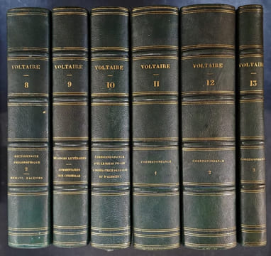 Oeuvres complètes de Voltaire avec des notes et une notice sur la vie de Voltaire. Ornée de 50 gravures [13 volumes]. VOLTAIRE