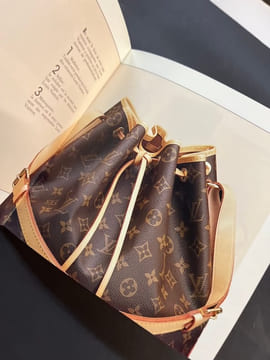 Le catalogue. Louis Vuitton. Assenat Valéry, Boré Emmanuel (photographes)