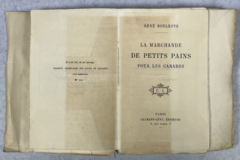 La marchande de petits pains pour les canards. BOYLESVE, René