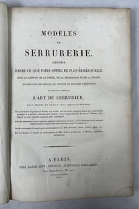 Modèles de Serrurerie, choisis parmi ce que Paris offre de plus remarquable... accompagnés des détails qui doivent en faciliter l'exécution et suivis d'un Abrégé de l'art du serrurier... le tout accompagné d'exmples gravés géométriquement... d'après les descriptions de MM. Bury,... et Hoyau,... - Hocquart, Modèles de grilles, portes, rampes, balcons. Divers fragments de serrurerie [2 volumes en 1]