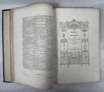 Modèles de Serrurerie, choisis parmi ce que Paris offre de plus remarquable... accompagnés des détails qui doivent en faciliter l'exécution et suivis d'un Abrégé de l'art du serrurier... le tout accompagné d'exmples gravés géométriquement... d'après les descriptions de MM. Bury,... et Hoyau,... - Hocquart, Modèles de grilles, portes, rampes, balcons. Divers fragments de serrurerie [2 volumes en 1]