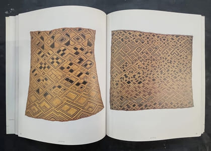 Abstractions aux royaumes des Kuba. [exposition, Paris, Fondation Dapper, 18 février-16 mai 1987]