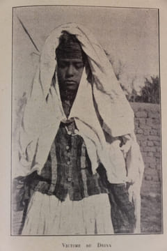 Une femme chez les Sahariennes (entre Laghouat et In-Salah).. POMMEROL (Mme Jean)