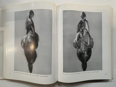 L'Art de l’époque du renne en France. Avec une étude sur la formation de la science préhistorique par Henri Breuil. ZERVOS (Christian) - BREUIL (abbé) ...