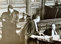 Cour d'Assises, box des accusés.