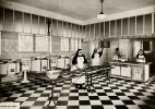 Réchauds et cuisinières Als.Thom. Religieuses à la préparation des tartes dans un réfectoire, vers 1950.. (ANONYME, PUBLICITÉ). 