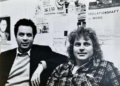 Les frères Cohn-Bendit à la Karl Marx Buchhandlung (Librairie Karl Marx) de Francfort avec Raphaël Sorin et Gérard Guégan, 1977.