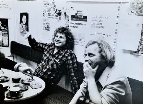 Les frères Cohn-Bendit à la Karl Marx Buchhandlung (Librairie Karl Marx) de Francfort avec Raphaël Sorin et Gérard Guégan, 1977. . FRAUDREAU ...