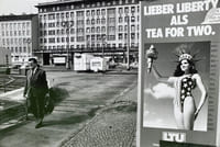 Karl Marx Allee, Berlin-Est, 1990.