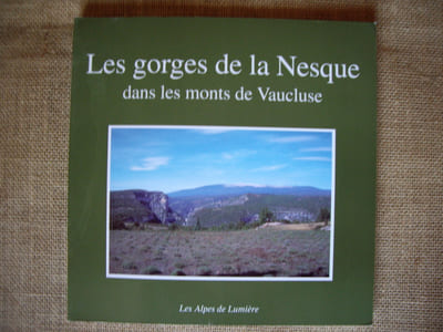 Les gorges de la Nesque dans les monts de Vaucluse. Nature, histoire, découverte, randonnées.