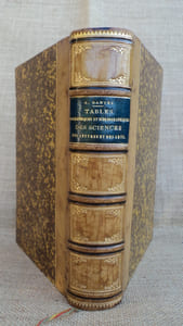 Tables biographiques et bibliographiques des Sciences, des Lettres et des Arts indiquant les oeuvres principales des hommes les plus connus en tous pays et à toutes les époques avec mention des éditions les plus estimées.