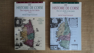 HISTOIRE DE CORSE, le pays de la grandeur (en 2 volumes). Tome I : Des origines au XVIIe siècle, Tome II : du XVIIe siècle à nos jours.