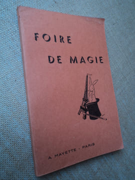 FOIRE DE MAGIE. Catalogue avec un choix important de tours de scène, salon, de poche, etc.... MAYETTE A.