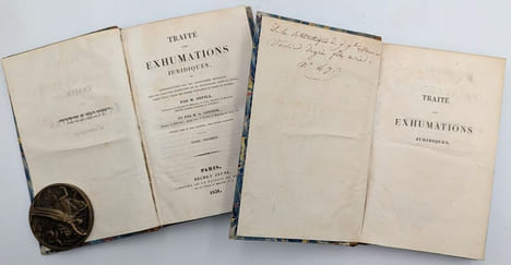 Traité des exhumations juridiques, ou considérations sur les changemens physiques que les cadavres éprouvent en se pourrissant dans la terre, dans ...