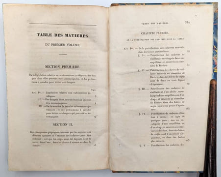 Traité des exhumations juridiques, ou considérations sur les changemens physiques que les cadavres éprouvent en se pourrissant dans la terre, dans ...