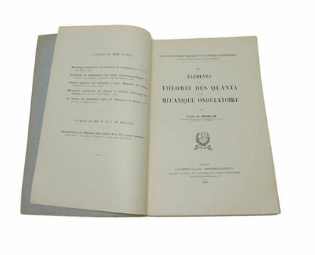 Eléments de théorie des Quanta de la mécanique ondulatoire. BROGLIE, Louis de
