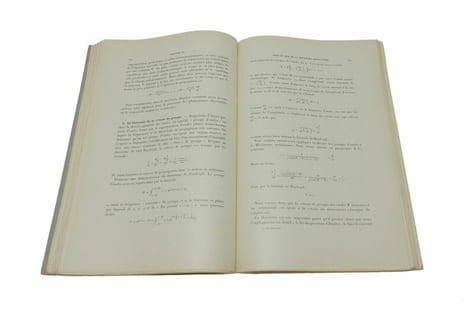 Eléments de théorie des Quanta de la mécanique ondulatoire. BROGLIE, Louis de
