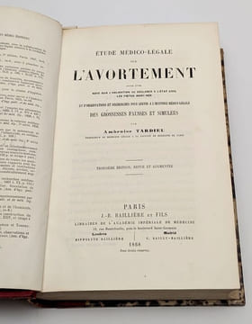 Étude médico-légale sur l'avortement... [Suivi de ] Étude médico-légale sur la pendaison, la strangulation et la suffocation. TARDIEU, Ambroise