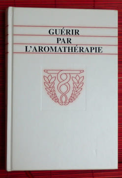 GUÉRIR PAR L'AROMATHÉRAPIE ~ Guide pratique des huiles essentielles et de leurs pouvoirs guérisseurs.. AUBRY, Jocelyne.