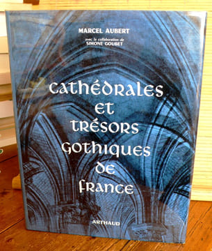 CATHÉDRALES ET TRÉSORS GOTHIQUES DE FRANCE. AUBERT, Marcel