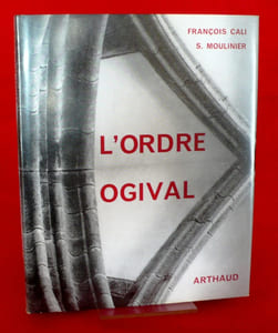 L'ORDRE OGIVAL, essai sur l'architecture gothique. Photographies de Serge Moulinier