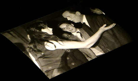 [Photographie originale figurant Eddie Constantine et Juliette Greco].. [GRECO (Juliette) & CONSTANTINE (Eddie)].