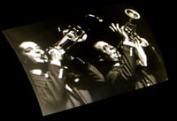 [Photographie originale figurant Louis Armstrong].