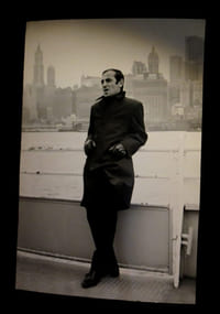 [Photographie figurant Charles Aznavour].