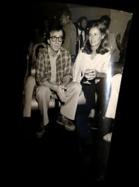 [Photographie originale figurant Woody Allen].