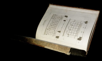 Le Vignole des ouvriers ou Méthode facile pour tracer les cinq ordres d'architecture, donner les proportions convenables aux portes, croisées et arcades de différents genres, aux entablements et corniches simples à l'usage des appareilleurs, tailleurs de pierres, maçons, menuisiers en bâtiments, charpentiers, serruriers, plombiers, treillageurs ; ouvrage utile aux peintres, décorateurs, sculpteurs et marbriers   [reliée à la suite :] Seconde partie contenant un précis du relevé des terrains et de celui des plans de maisons suivi de détails relatifs à la construction des bâtiments tels que la pose et la taille de pierres, la maçonnerie, les voûtes et les arcades, la charpente, la menuiserie, la serrurerie, la marbrerie pour les cheminées, les compartiments de carrelage et terminés par quelques figures de treillage agreste.