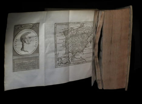 De bellis gallico et civili pompeiano nec non A. Hirtii, Aliorumque de bellis alexandrino, africano, et hispaniensi.. CAESARIS (C. Julii) / [Jules ...