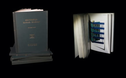 Bibliothèque Raphaël Esmérian [comprenant :] Manuscrits à peintures - Livres des XV et XVIème siècles - Reliures de quelques ateliers du XVIIème siècle - Livres XVII et XVIIIème - Douze tableaux synoptiques sur la reliure au XVIIème siècle - Livres illustrés du XIXème siècle - Livres illustrés modernes.