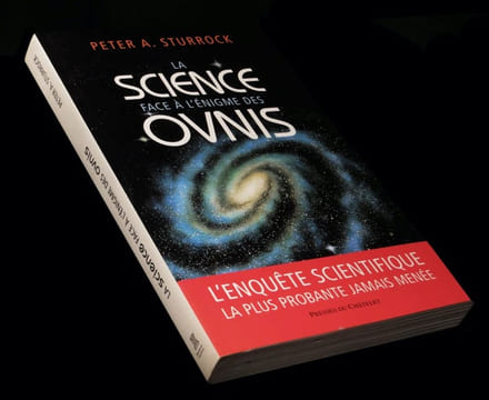 La Science face à l'énigme des OVNIS.. STURROCK (Peter A.).