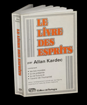 Le Livre des esprits  contenant  Les Principes de la Doctrine spirite sur l'immortalité de l'âme,  la nature des Esprits et leurs rapports avec les ...