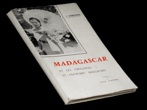 Madagascar et les croyances et coutumes malgaches.. RANDRIANARISOA (Pierre) - D'ESME (Jean d', préf. de).