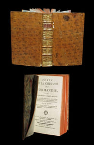 Texte de la Coutume de Normandie avec des Notes sur chaque article, on y a joint les Observations sur les usages locaux de la province de Normandie  et les articles et placités du Parlement de Rouen.
