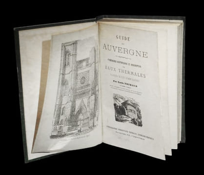 Guide en Auvergne - Itinéraires historiques et descriptifs aux eaux thermales, illustrés de plus de 170 gravures.. THIBAUD (Emile).