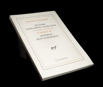 Discours de réception de Madame Marguerite Yourcenar à l'Académie française et  Réponse de Monsieur Jean d'Ormesson.