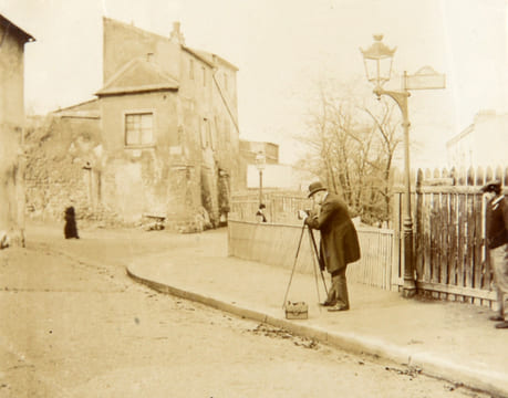 [Le Vieux Montmartre. Photographies. 1886-1932].. undefined