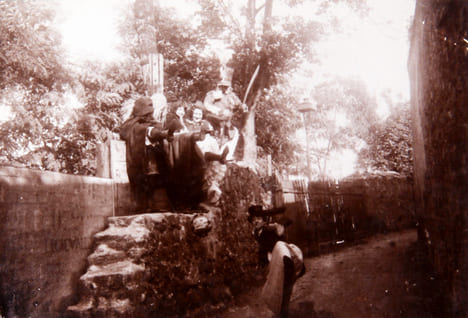 [Le Vieux Montmartre. Photographies. 1886-1932].. undefined